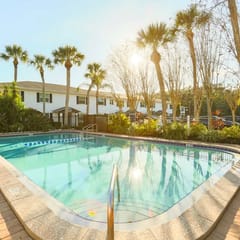 NEW Tan Lines Club! Pool Relax, 10 min Beach
