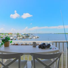 Sand Dollar Point - Pool, Bay, Hot Tub, 10 min to beach