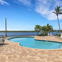 Paradise View - Pool, Bay, Hot Tub, Beach 10 min
