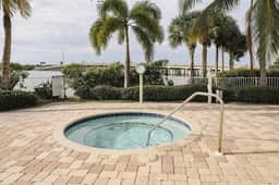 Sand Dollar Point - Pool, Bay, Hot Tub, 10 min to beach - Image 3