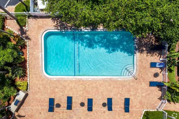 Top Balcony, Pool, 5 min to Beach @Sunnyside Palms - Image 1