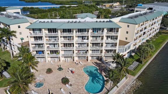 Sand Dollar Point - Pool, Bay, Hot Tub, 10 min to beach - Image 5
