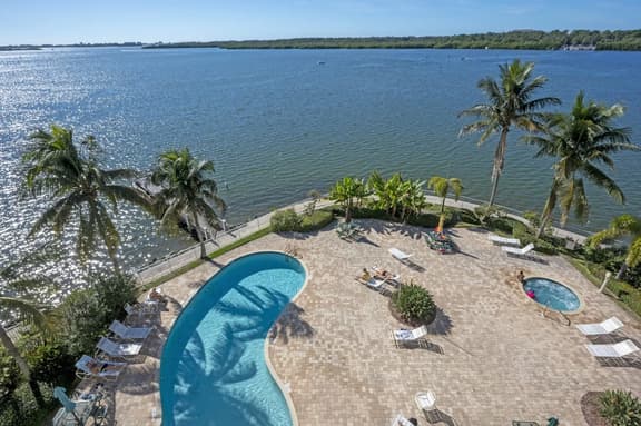 Sand Dollar Point - Pool, Bay, Hot Tub, 10 min to beach - Image 1